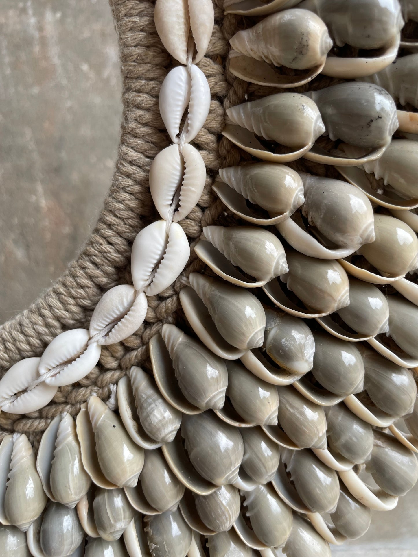 Schelpen krans op standaard