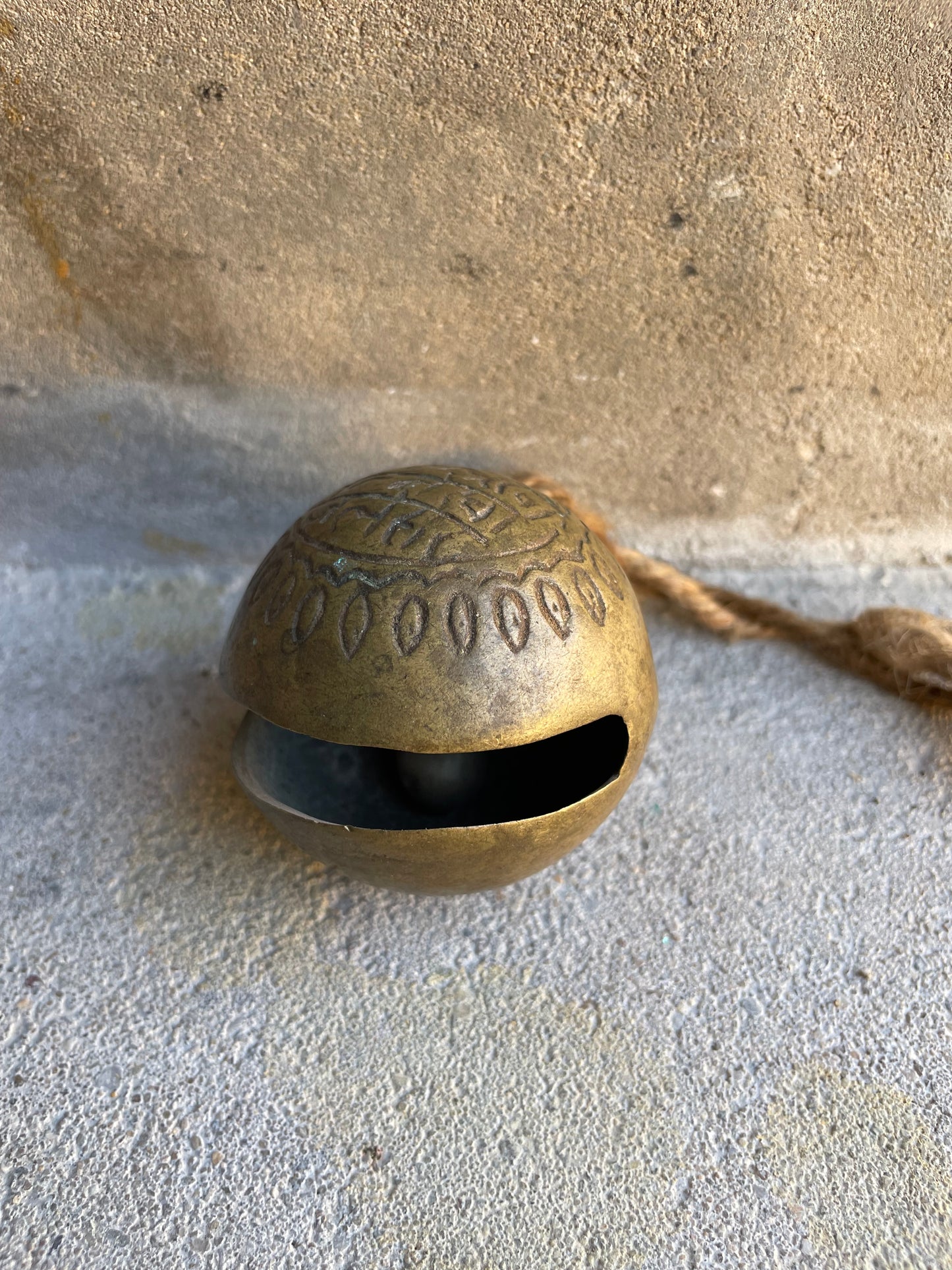 Oude Brass bel uit India