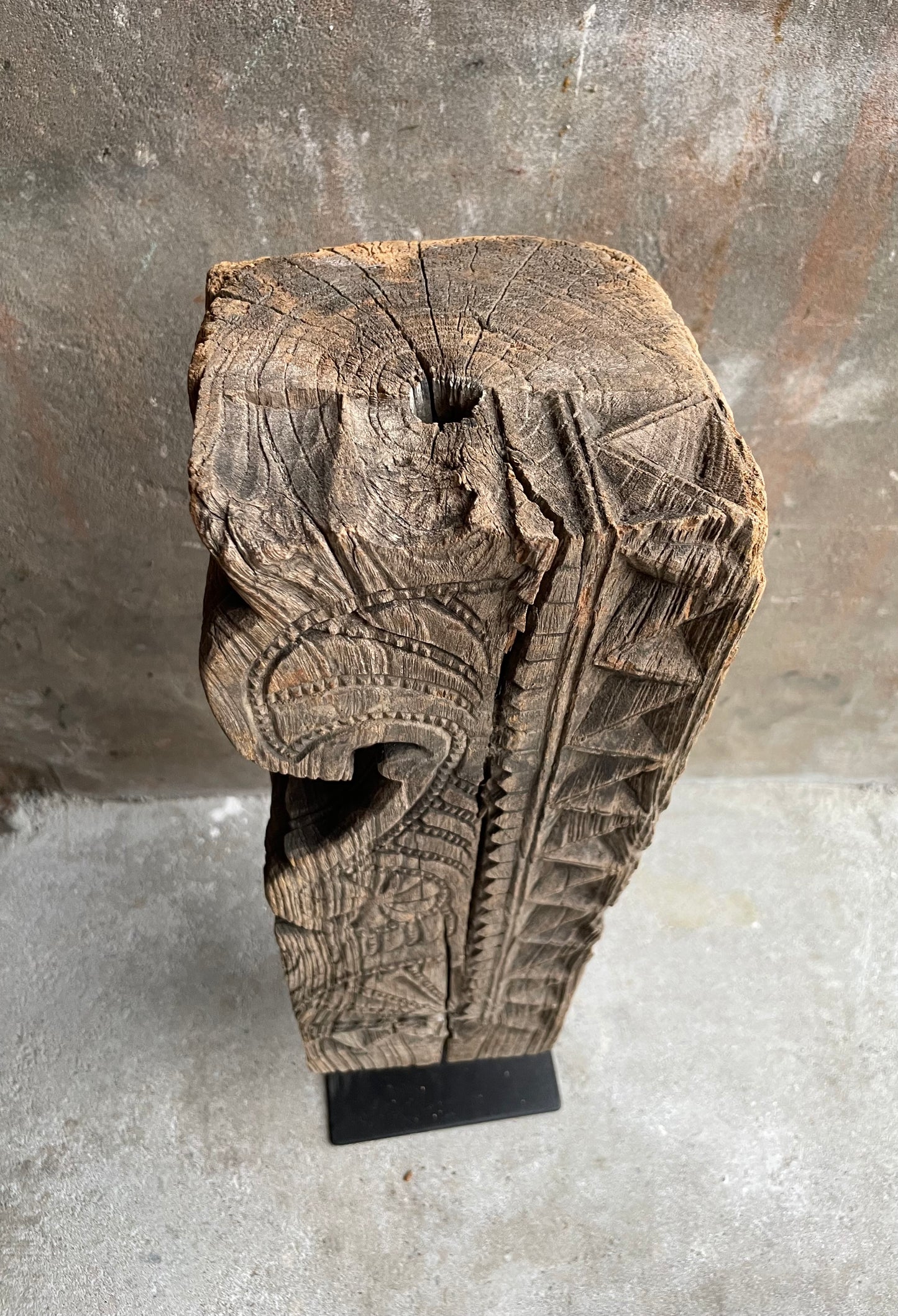 Oud houtsnijwerk uit Indiase tempel