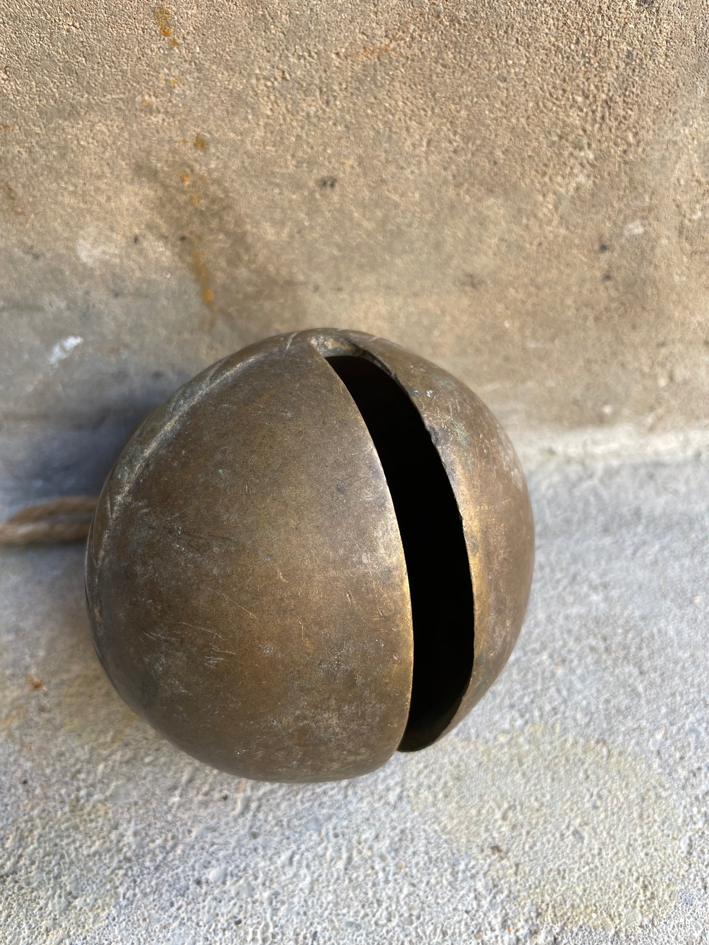 Oude Brass bel uit India