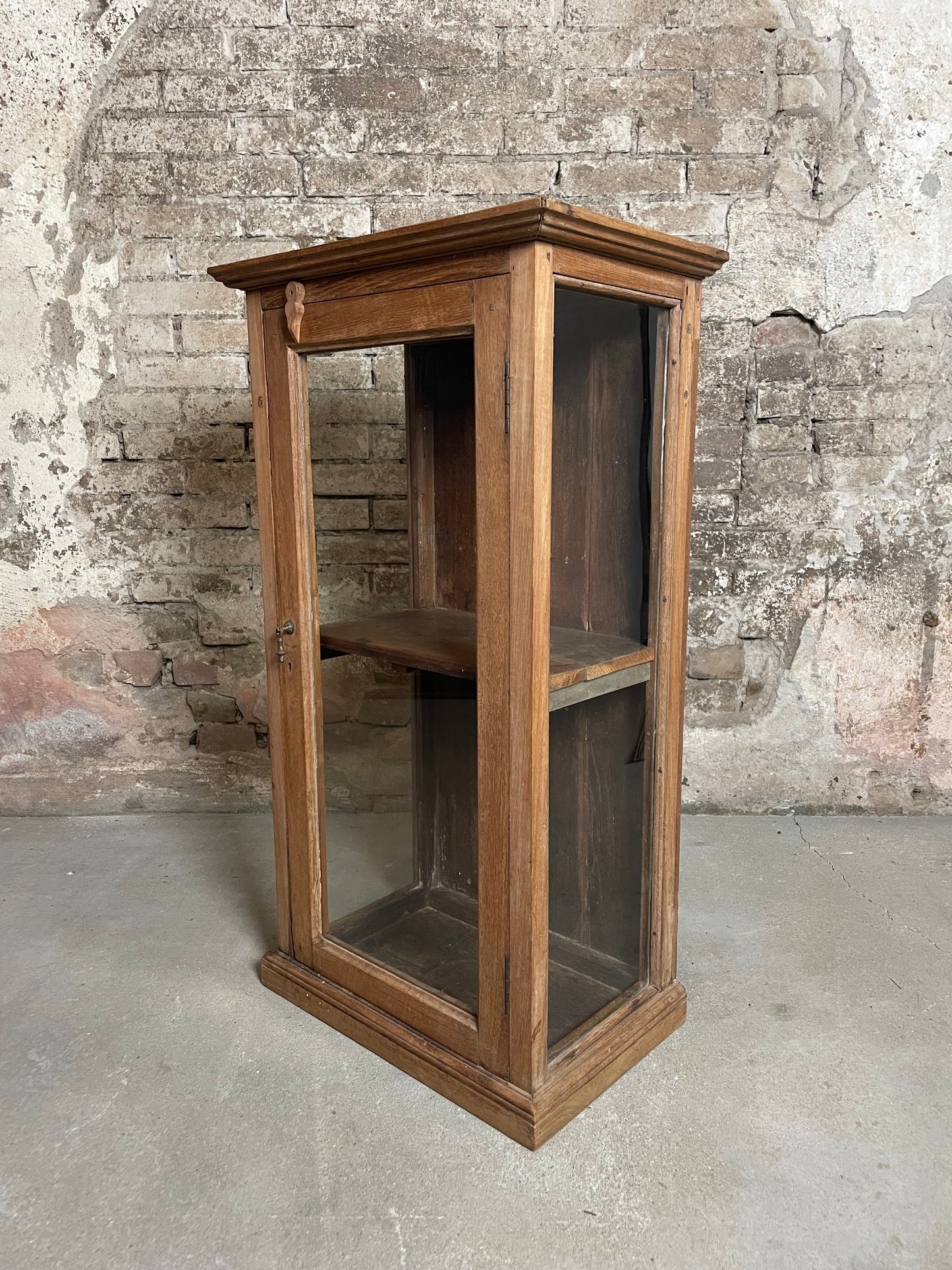 Oude vitrine
