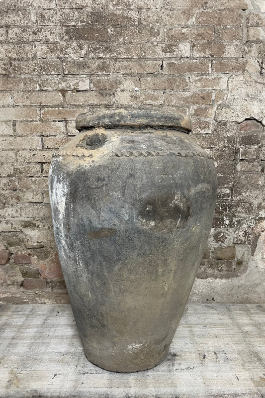 Handgemaakte Indiase aardewerken kruik