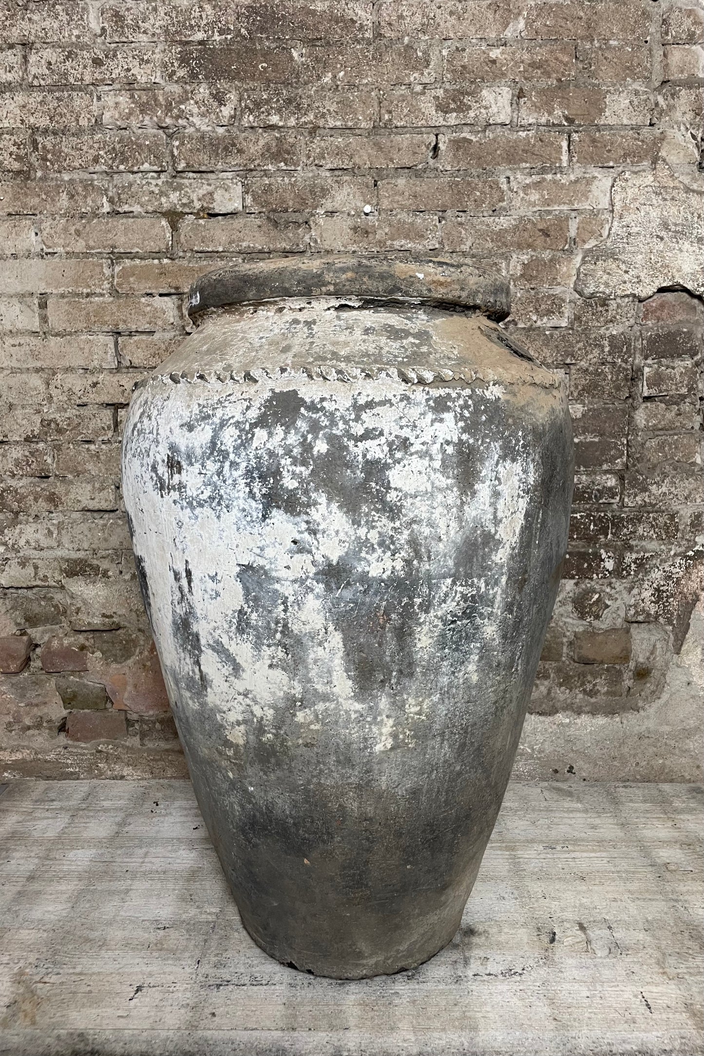 Handgemaakte Indiase aardewerken kruik