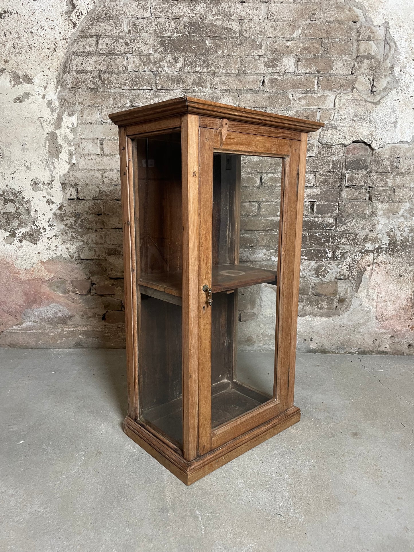 Oude vitrine